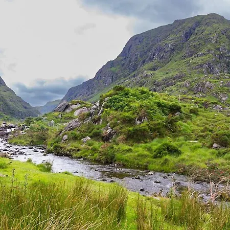 Gap Of Dunloe Shepherd's Holiday home *